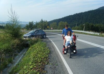 Encore une fan de Icebreaker qui a garé sa 207 Peugeot pour nous prendre en photo :-) One more Icebreaker fan whom parked her Peugeot 207 to take a picture of us