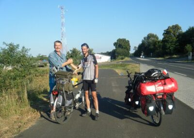 Un pécheur cycliste très étonné à la vue de nos 3000 km – A cyclist fisherman whom couldn’t believe our 3,000 km