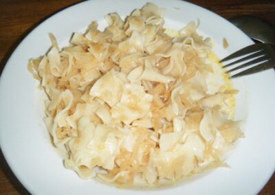 Pâtes et chou saupoudrés de sucre – Pasta and cabbage sprinkled with sugar