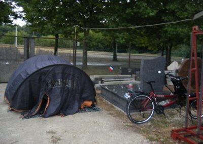 Nous avons campé dans une fabrique de marbre – We camped in a marble workshop