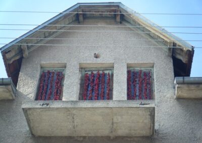 Les poivrons sèchent – Peppers are drying