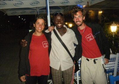 Nous avons rencontré Sundey sur la plage cet après-midi, d’origine nigérienne, il vit à Athènes avec sa femme – We met Sundey on the beach this afternoon, originally from Nigeria, him and his wife live in Athens