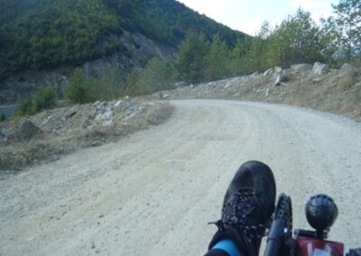 Merveilleuse traversée, parfois sans goudron, des montagnes macédonniennes sauvages – Wonderful crossing, sometimes without tar, of the wild Macedonian mountains