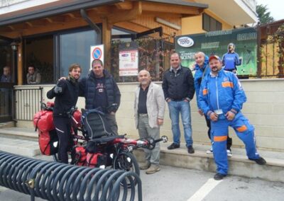 Pause déjeuner et rencontres amicales à Poggiorsini – Lunch break and meeting nice people in Poggiorsini