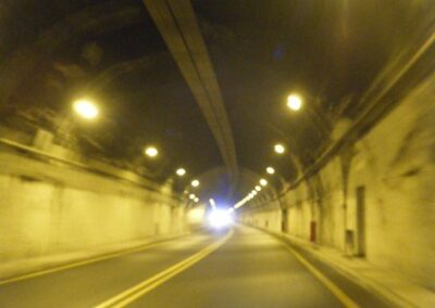 Long tunnels pour arriver à Naples – Long tunnels to reach Naples