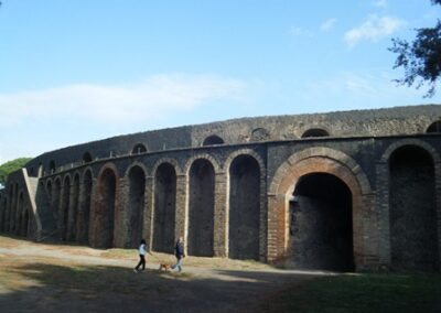 Il faut bien 3 à 5 heures pour arpenter les rues de Pompéi, selon la « profondeur » de la visite – It takes 3 to 5 hours to stride along the streets of Pompeii, depending on the « depth » of the visit