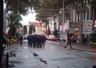 Cannes sous haute surveillance (G20 en ville) – Cannes under tight surveillance (G20 downtown)