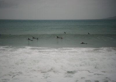 La beauté des écumes et la majesté des vagues ! Les surfers en profitent – The beauty of the foams and the majesty of the waves! Surfers enjoy it