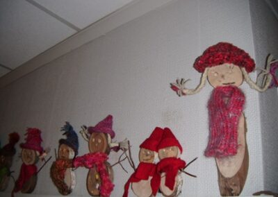 Les petits bonhommes décoratifs de l’hôtel se sont couverts pour l’hiver – The little decorative fellows of the hotel covered themselves for the winter