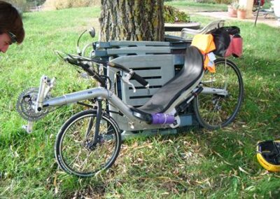 Toujours solidaire Marc ! Juste rentré du fameux trail sur l’Ile de la Réunion, il repédale aujourd’hui Montélier-Dieulefit-Montélier pour nous accompagner, sur son vélo couché bien sûr – Marc, always in solidarity! Just back from the famous trail on the Reunion Island, he’s back pedaling today Montélier-Dieulefit-Montélier to join us, with his recumbent bike of course